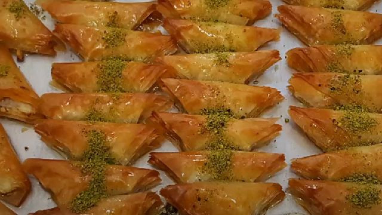 Tavada Ballı Börek Tarifi.. Tüm Tatlı ihtiyacını giderir