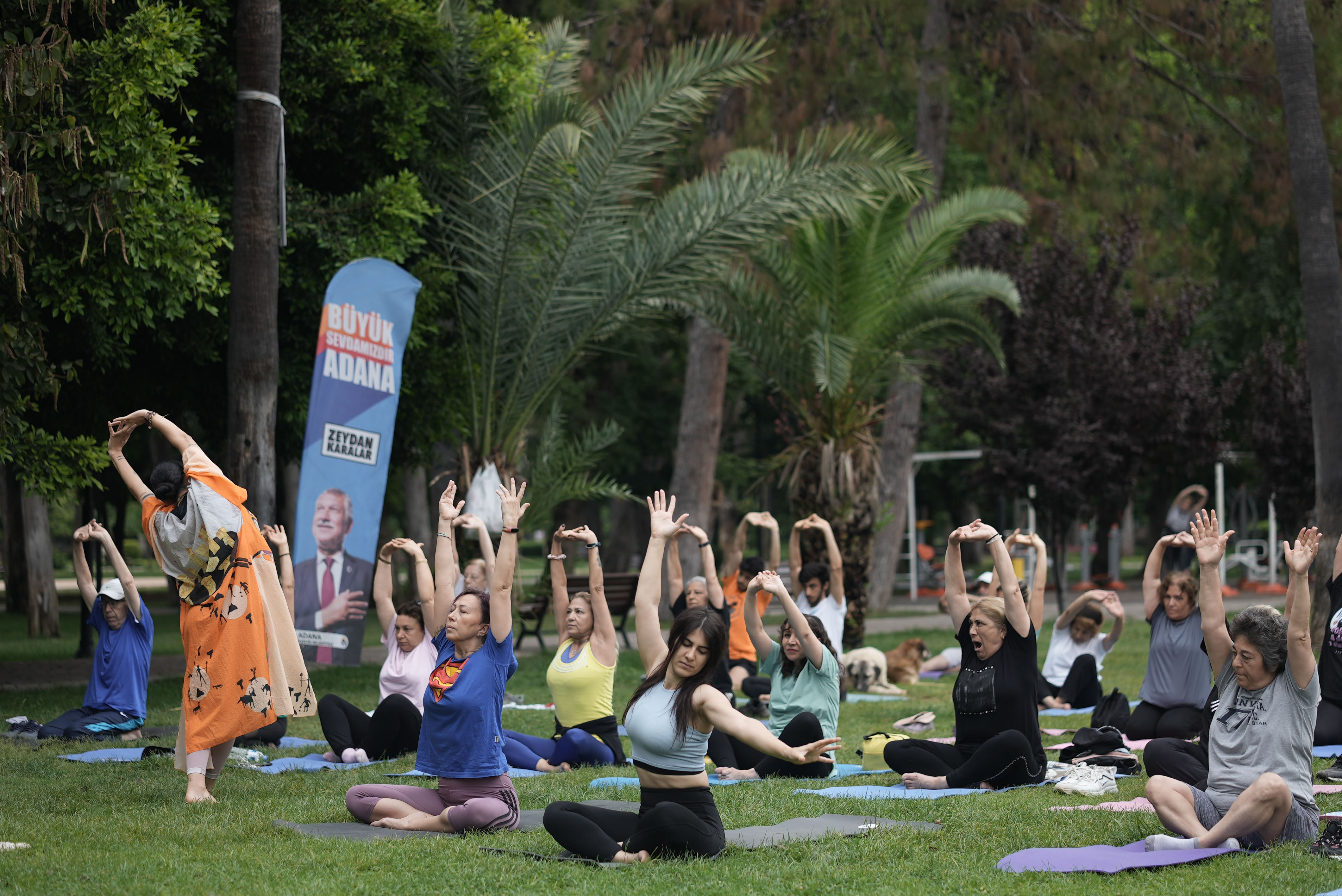 Adanalılar, Büyükşehir eğitmenleri eşliğinde her sabah Yoga yaparak rahatlıyorlar