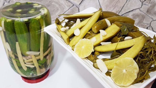 Çok kolay bir şekilde yapılan 2 turşu tarifi! İkisi de kıtır kıtır oluyor